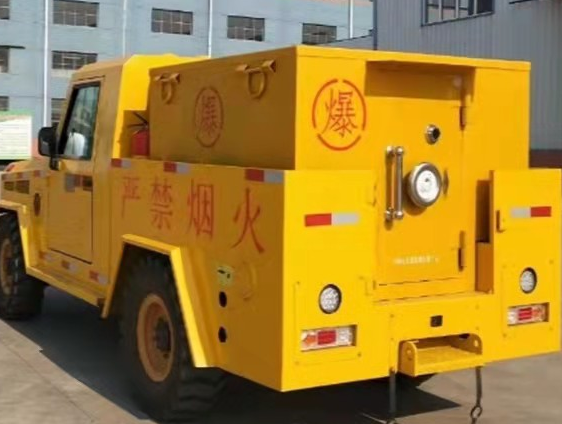 头屯河凯龙爆破器材运输车：保障爆破任务的安全运行
