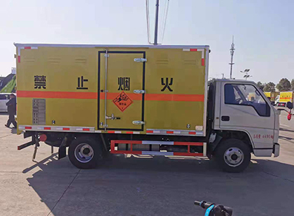 头屯河爆破器材运输车技术升级与安全合规新趋势